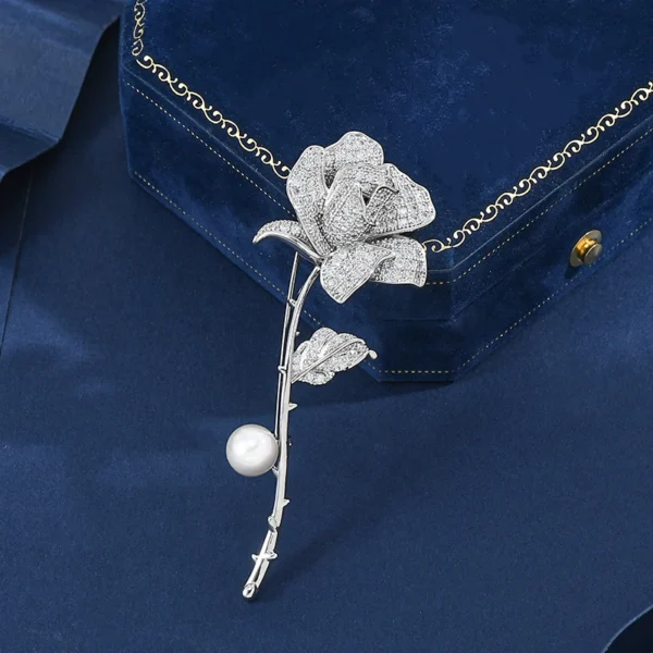 ⁦XZ60082  High Grade Fashion Pearl Pin Copper Inlaid with Zircon Men and Women's Blazer Accessories Rose Brooch⁩ - الصورة ⁦2⁩
