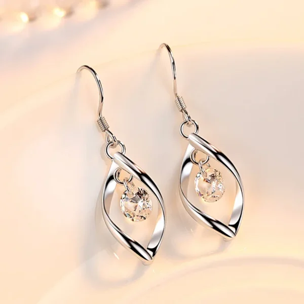 ⁦Fashion Latest Design Brand Copper Silver Plated Wave Ear Ring Silver Color Zircon Female Simple Women Earrings⁩ - الصورة ⁦4⁩