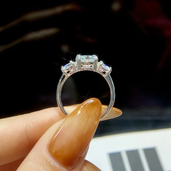 ⁦Women Moissanite Jewelry 925 Sterling Silver Rings Unique 3 Round Shape Gemstones for Women Luxury Wedding⁩ - الصورة ⁦3⁩