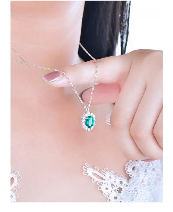 ⁦Fine Jewelry 925 Sterling Silver Oval Cut Synthetic Gemstone 1 Carat Diamond Pendant Green Emerald Necklace⁩ - الصورة ⁦3⁩