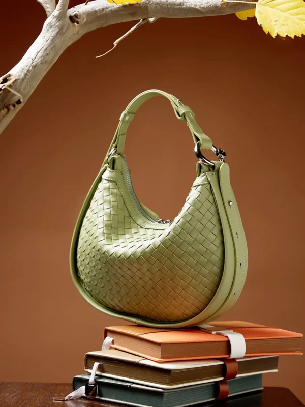 ⁦Custom Ladies Handbags Large Capacity Woven Cowhide Leather Tote Leather Hand Bags for Women Luxury⁩ - الصورة ⁦3⁩