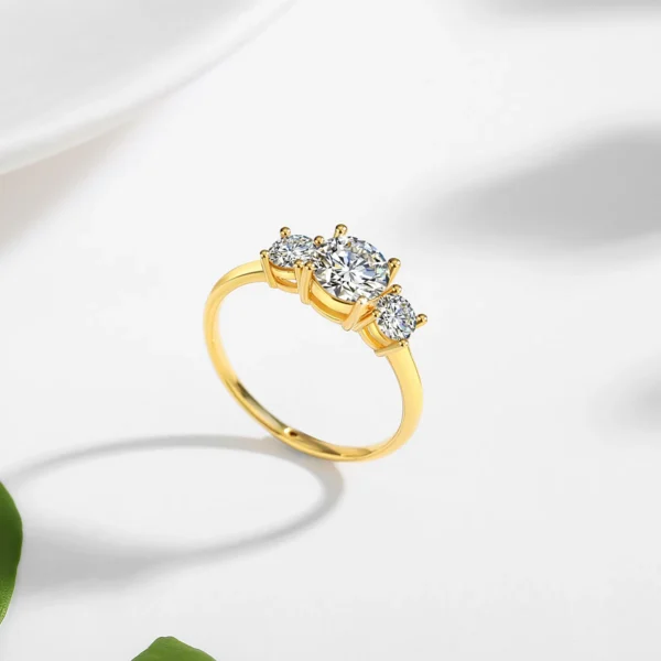 ⁦Classic 3 Stone Design Fine Jewelry Moissanite Engagement Wedding Ring Woman Hollow Genuine 18K Gold Rings Bijoux⁩ - الصورة ⁦4⁩