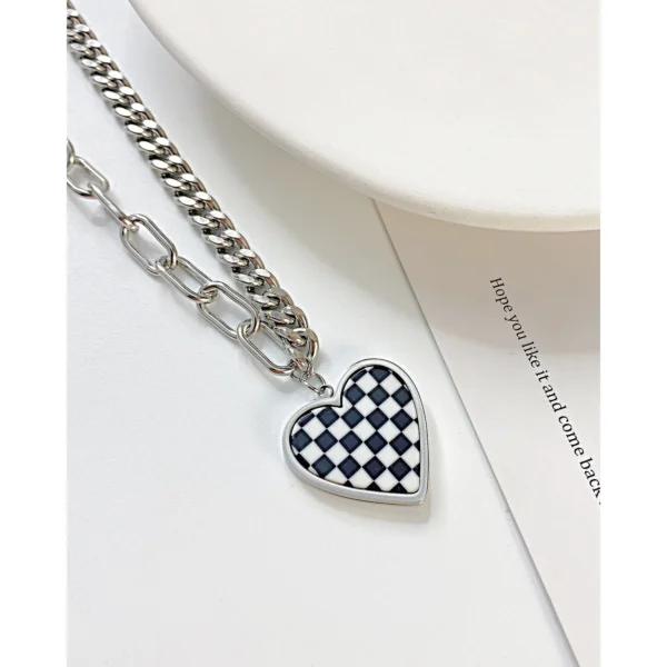 ⁦Fast Delivery High Quality Stainless Steel Jewelry Real 18K Gold Plated Heart Choker Necklace White & Black Checked Pendant⁩ - الصورة ⁦5⁩