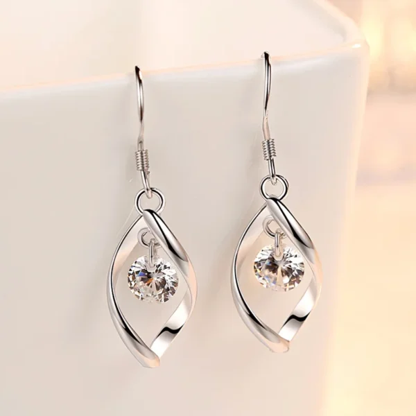 ⁦Fashion Latest Design Brand Copper Silver Plated Wave Ear Ring Silver Color Zircon Female Simple Women Earrings⁩ - الصورة ⁦2⁩