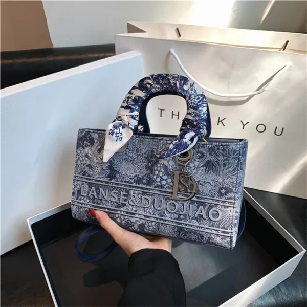 ⁦2024 Fashion Luxury Designer Handbags High Quality 2024 Letter Printed PU Leather Large Capacity Women Shoulder Crossbody Bags⁩ - الصورة ⁦2⁩