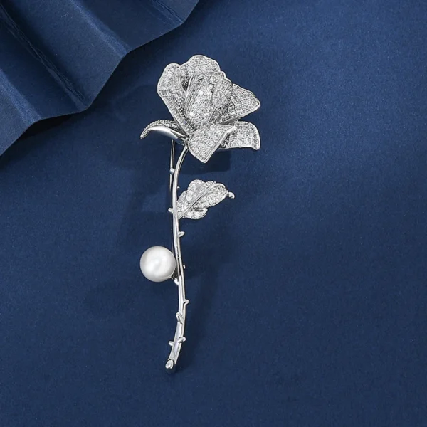 ⁦XZ60082  High Grade Fashion Pearl Pin Copper Inlaid with Zircon Men and Women's Blazer Accessories Rose Brooch⁩ - الصورة ⁦3⁩
