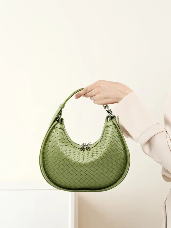 Custom Ladies Handbags Large Capacity Woven Cowhide Leather Tote Leather Hand Bags for Women Luxury